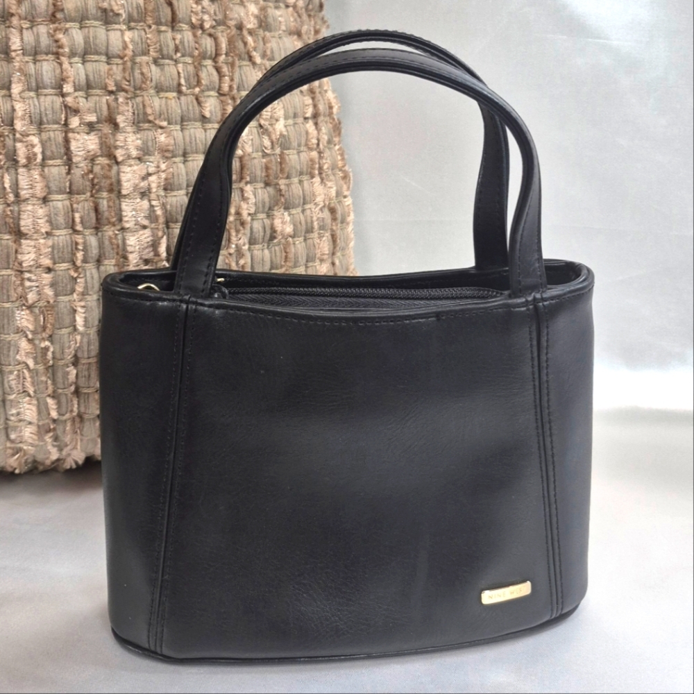👛 VTG: Nine West Y2K Mini  Black Leather Purse